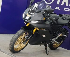 Yamaha R15