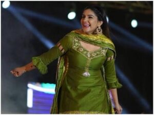 Sapna Choudhary ने ‘पानी छलके’ में मचाया तहलका – हरियाणवी डांस का जलवा एक बार फिर वायरल!