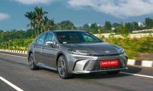 2025 Toyota Camry: पावरफुल इंजन और लग्जरी लुक के साथ एक परफेक्ट सेडान